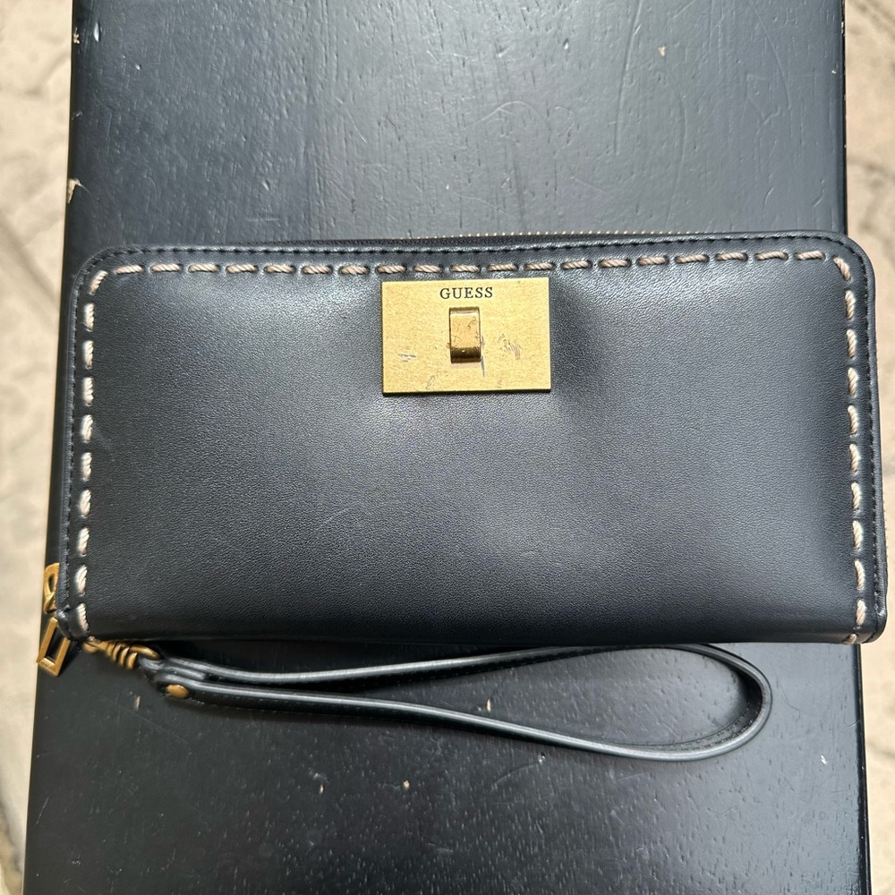 GUC Guess Y2K Black Leather Wallet with Gold Accent